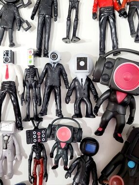 Skibidi Toilet Figure Lot of 24 Cameraman TV Man Speaker Man Mixed Characters